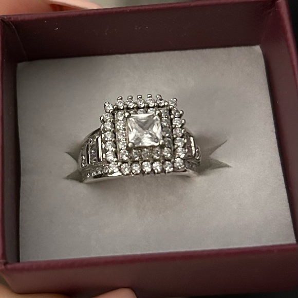 Amazing 3 Ct Center Stone Wedding Engagement Ring Set in Sterling Silver Size 6 - Picture 5 of 6